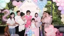 Begitu juga si bungsu, Azzura yang mengenakan dress warna baby pink senada dengan sang mama dan sang kakak.