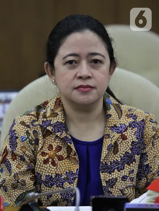 Ketua DPR Puan Maharani saat rapat konsultasi dengan Menteri Keuangan Sri Mulyani di Ruang Pansus B, Kompleks Parlemen, Jakarta, Senin (16/12). Rapat diikuti oleh Menteri Keuangan, pimpinan DPR, Komisi XI, Komisi VII, dan Banggar. (Liputan6.com/Johan Tallo)