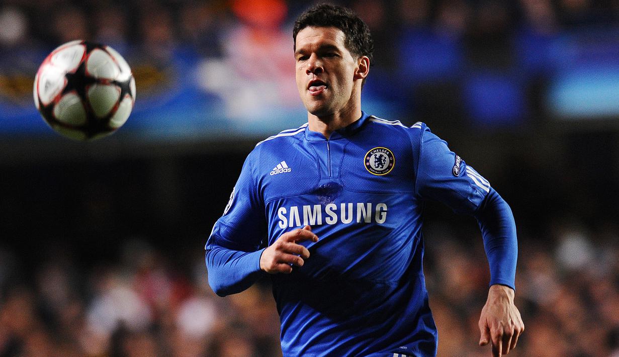 Michael Ballack (93 laga di Champions) - Saat bergabung dengan Chelsea, Ballack memiliki harapan untuk mengangkat trofi juara Liga Champions. Namun, mimpinya pupus ketika Chelsea kalah oleh Manchester United di laga final musim 2007/08. (AFP/Carl de Souza)
