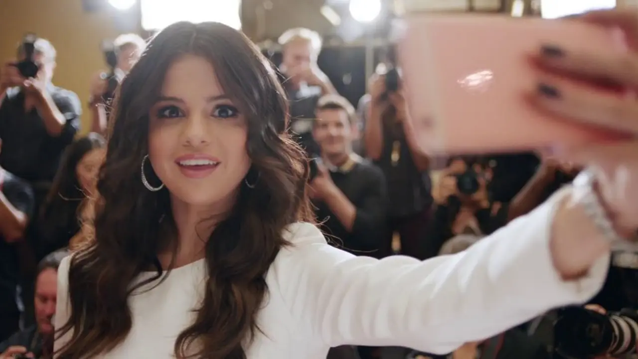 Selena Gomez Nongol di Iklan Baru iPhone 6S