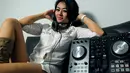 Wanita cantik nan seksi ini mengaku dirinya sebetulnya tidak mau dikait-kaitkan dengan berita Enji lagi. (Liputan6.com/Faisal R Syam)