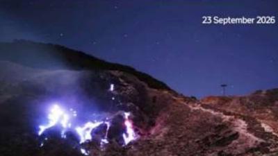 Blue Fire Terlihat di Papandayan, Badan Geologi Ingatkan Gas Beracun