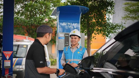 Pengisian Daya Mobil Listrik Melejit saat Nataru , PLN Catat Lonjakan Hampir Tiga Kali Lipat
