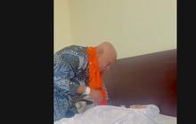 Banjir Air Mata, Momen Haru Kakek Jemaah Haji Cium Sang Istri untuk Terakhir Kali karena Meninggal di Tanah Suci
