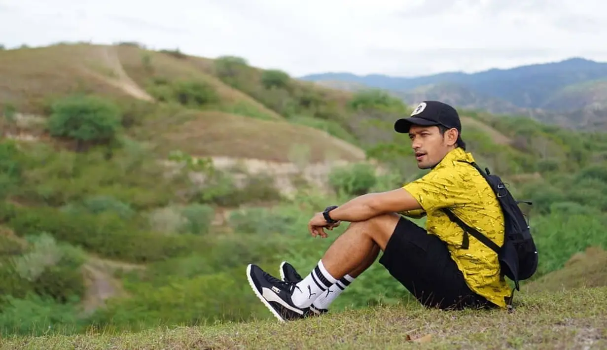 "Sudah dari tahun lalu juga sudah (Lebaran) masing-masing kok. Sebenarnya sudah lama gitu kan, cuma kan kita berusaha balik untuk anak," ujar Ade Maya saat ditemui di Pengadilan Agama Tigaraksa, Tangerang, Selasa (5/6/2018). (Instagram/ibnujamilo)