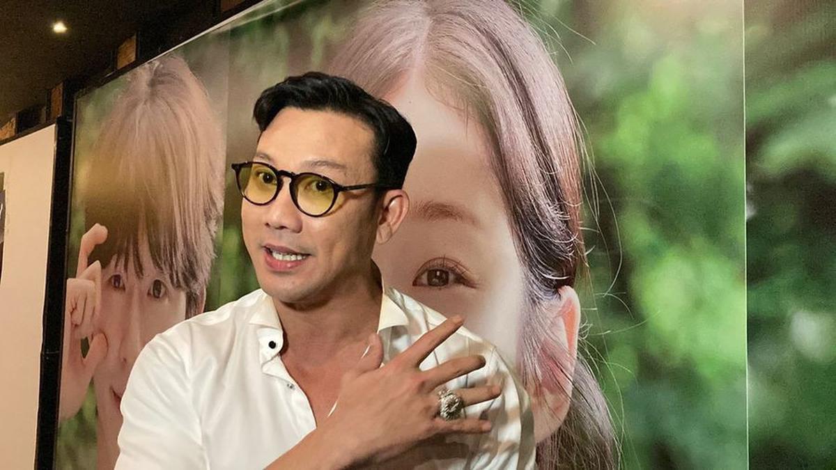 Rayakan Natal di Singapura, 8 Potret Denny Sumargo Ungkapkan Akan Kenalkan Baby Biel ke Keluarga Besar Sang Istri