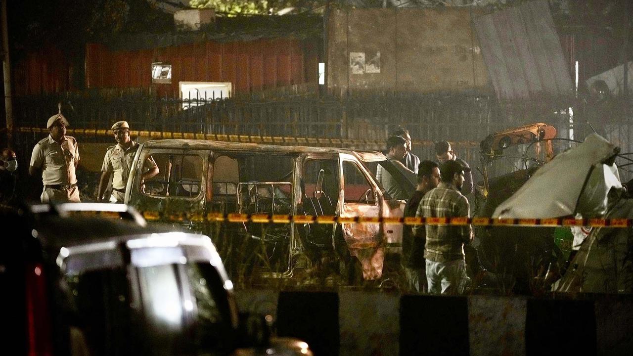FOTO:  Ledakan Bom Mobil Guncang Delhi, 10 Tewas di Dekat Benteng Merah