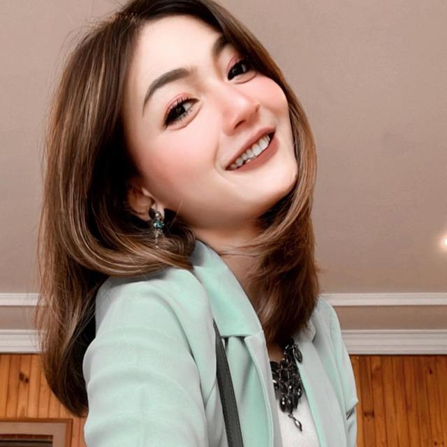 6 Potret Rieca Rossianna Finalis New AFI 2013, Dikabarkan Dekat dengan Sule