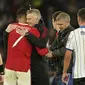 Manajer Manchester United Ole Gunnar Solskjaer memeluk Cristiano Ronaldo setelah pertandingan melawan Atalanta pada matchday ketiga Grup F Liga Champions di Old Trafford, Manchester, Inggris, Kamis, 21 Oktober 2021. MU menang 3-2. (AP Photo/Dave Thompson)