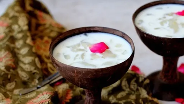 Es Kelapa Muda Susu copyright by Sailu's Food