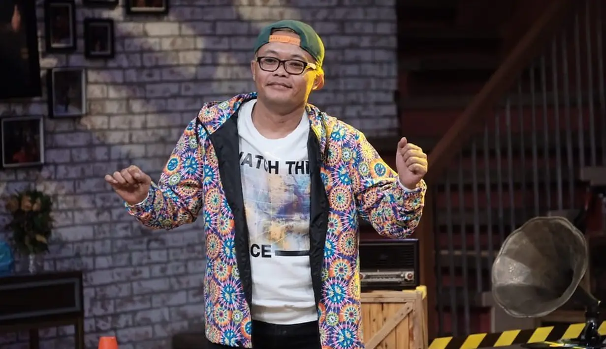 "Saya lebih ke jaga etika, norma dalam menjalani karir. Kalau kualitas dan musikalitas lebih bagusan Iki dan Iki tahu lah. Kalau masukan mah sudah bagus, mau dikasih masukkan apalagi, yang penting dia bisa menjaga eksistensinya dengan baik," tambah Sule. (Instagram/ferdinandsule)