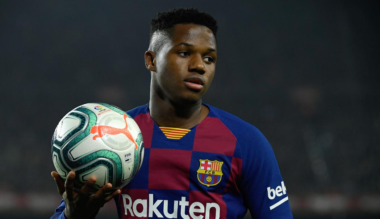 Ansu Fati (36 juta euro) - Ansu Fati merupakan wonderkid Barcelona yang mencuri perhatian akhir-akhir ini. Winger berusia 17 tahun ini merasakan akademi Barcelona pada tahun 2012-2019. (AFP/Lluis Gene)