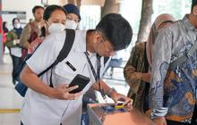 FOTO: Suasana Hari Pertama ASN Pemprov DKI Wajib Naik Transportasi Umum Setiap Rabu