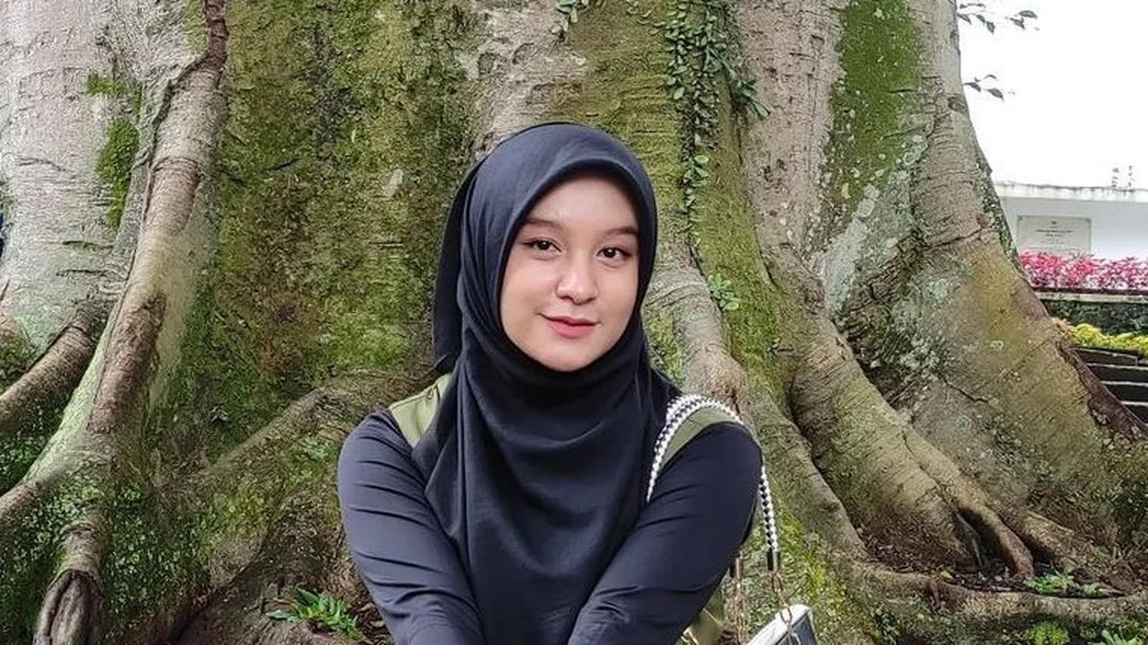 Wanita yang akrab disapa Echa ini terpaut usia 4 tahun dengan sang suami, Rizki DA.&nbsp;