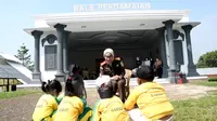 Keseruan Bocah TK Belajar Hukum Langsung dari Jaksa di Kampung Wisata Ciburial Garut