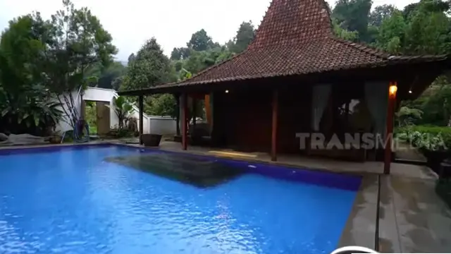 Marshel Widianto dan Mpok Alpa di villa Ivy Baskara (YouTube/TRANS7 OFFICIAL)