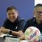 Direktur utama PT Liga Indonesia Baru (LIB), Ferry Paulus bersama Direktur Operasional,&nbsp;Asep Saputra berbincang dengan awak media di Kantor PT LIB di kawasan Senayan, Jakarta, Kamis (15/5/2025). (Bola.com/Bagaskara Lazuardi)