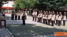Citizen6, Tulungagung: Ambalan Teuku Umar-Nyut Nyak Dien mengadakan kegiatan pelantikan Bantara selama (30-31/7). Kegiatan dilakukan di halaman sekolah dan diikuti sekitar 60 personil. (Pengirim: Anun Ihsanuddin)