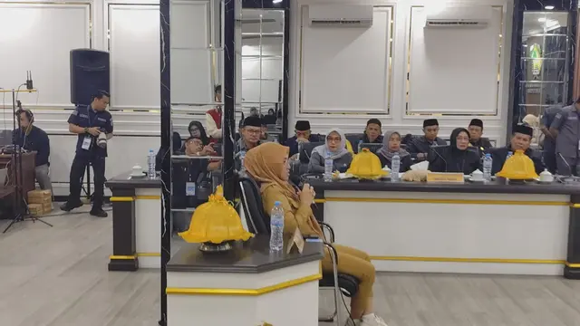 Bupati Gowa Sitti Husniah saat menghadiri sidang Pansus Hak Angket DPRD. (Liputan6.com/Fauzan)