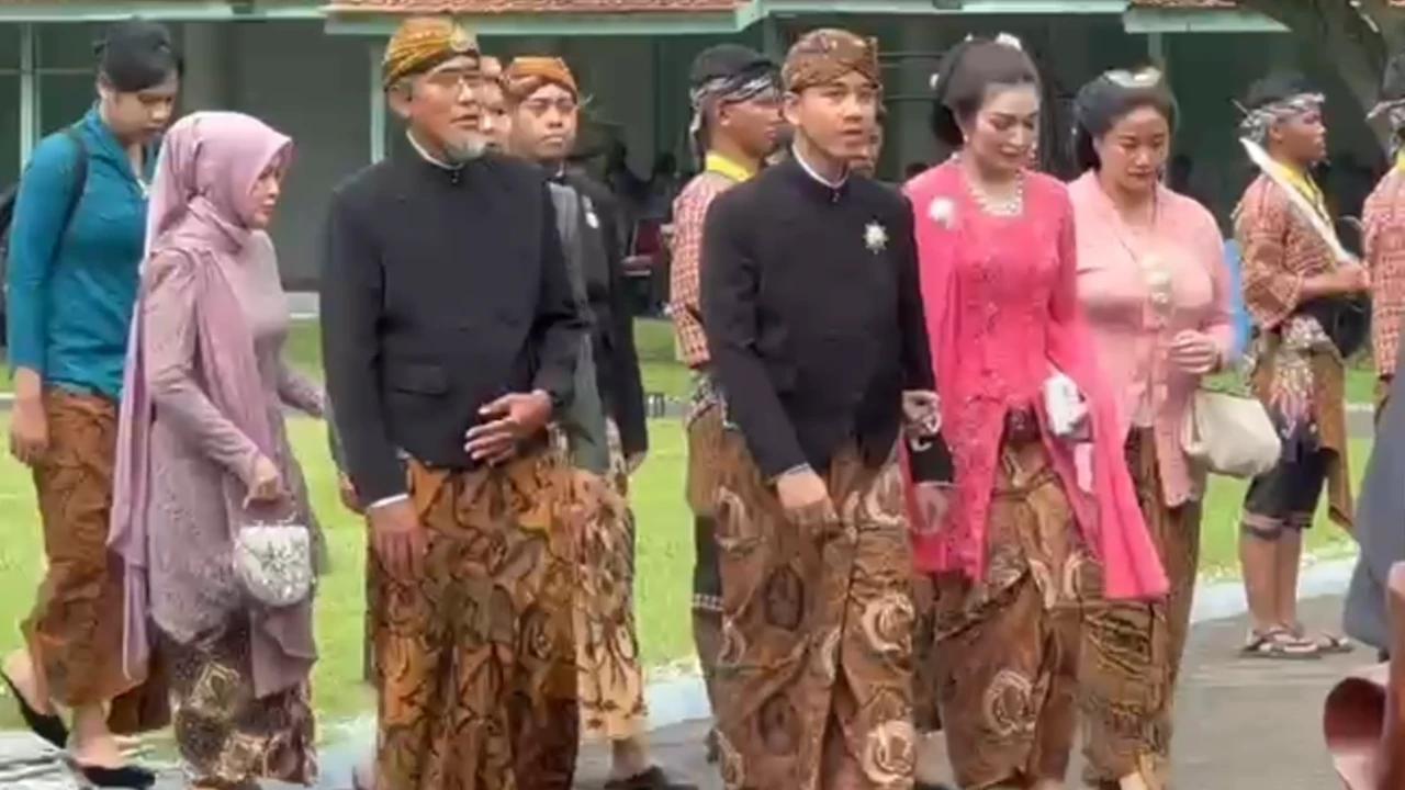 Berpakaian Jawa Solo, Gibran dan Selvi Hadiri Ulang Tahun Naik Takhta KGPAA Mangkunagoro X