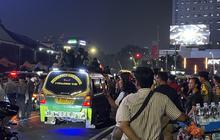 Usai Demo di Tugu Tani, Massa Bubarkan Diri Setelah Pasang Spanduk 5 Tuntutan