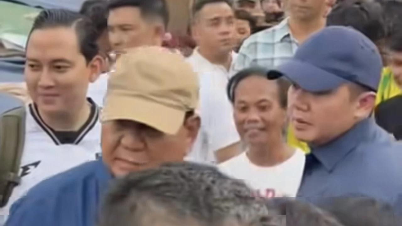 Prabowo Blusukan ke Pemukiman Padat Penduduk di Bantaran Rel Senen Jakpus, Warga: Baru Pertama Presiden Datang ke Sini