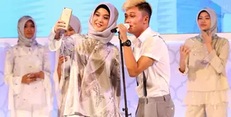 Penyanyi Rizky Febian mengaku gugup saat tampil di Jakarta. Hal itu berbeda dalam penampilannya di luar kota. Yang bisa merasakan lepas dalam penampilannya. (Nurwahyunan/Bintang.com)