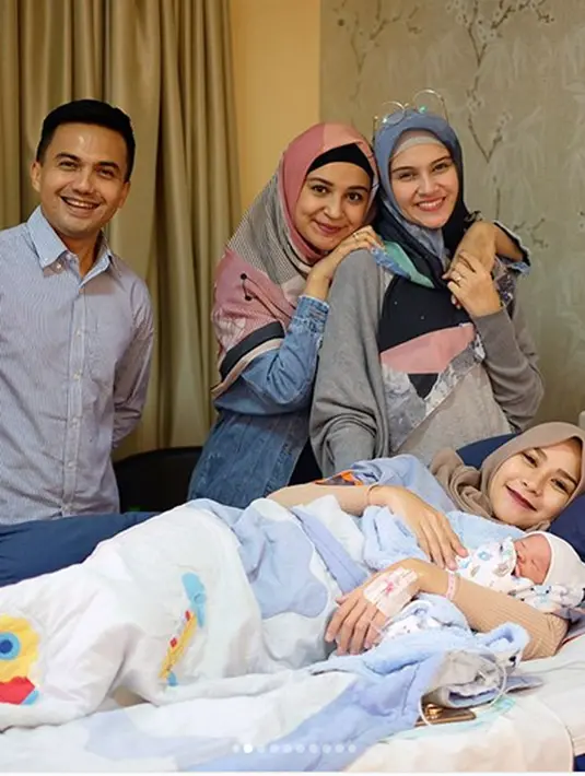 "(tapi banyak pengalaman cecar tiap orang berbeda ada yang justru lbh sakit yang pertama dibanding yang kedua) atau mungkin krn kondisi ku juga lagi ga terlalu fit ..."lanjutnya. (Instagram/zaskiadyamecca)