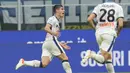 Atalanta berhasil menyamakan skor 1-1 pada menit ke-30. Ruslan Malinovskiy berhasil menaklukkan Samir Handanovic melalui tembakan keras kaki kiri dari luar kotak penalti. (AP/Luca Bruno)