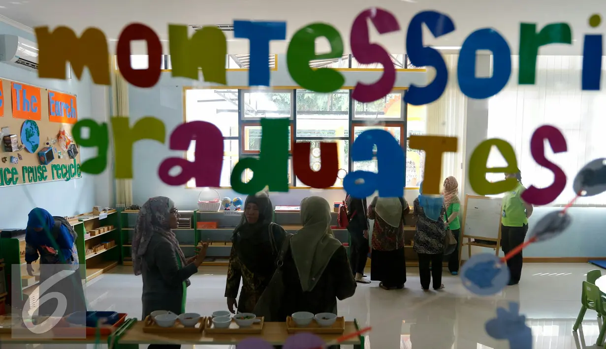 Sekolah PAUD dan TK Kids Republic gelar acara 'Gerakan Mengajar 1000 Guru PAUD dan TK' se Jakarta Timur, Kamis (26/11). Montessori sendiri digunakan dalam program edukasi Kids Republic. (Liputan6.com/Yoppy Renato)