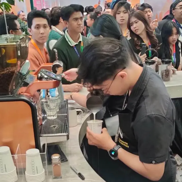 Mengenali Rasa dan Aroma Kopi Unggulan Indonesia dari Barista dan Master Coffee Asal Kosta Rika di World of Coffee.  (Liputan6.com/Henry)