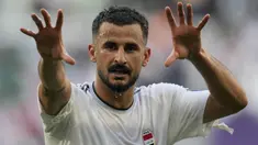 Piala Asia 2023 telah menyelesaikan fase grup dengan menghasilkan 87 gol dari total 36 pertandingan di enam grup (Grup A hingga E). Tercatat, 4 pemain sementara memimpin dalam daftar top skor sementara, termasuk dua pemain yang membobol gawang Timnas Indonesia di Grup D. Berikut daftar 4 pemain yang sementara memimpin dalam daftar top skor Piala Asia 2023 hingga fase grup berakhir. (AP/Photo/Aijaz Rahi)