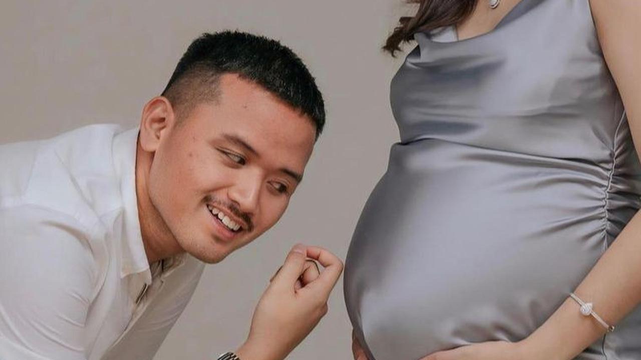 Pasangan ini tampak antusias menanti kelahiran sang buah hati ke dunia.