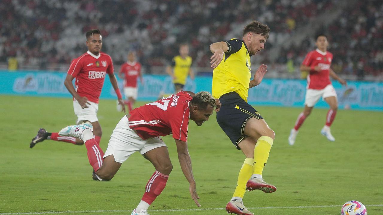 FOTO: Hujan Gol di SUGBK: Oxford United Libas Indonesia All Star 3-6 di  Laga Perdana Piala Presiden 2025