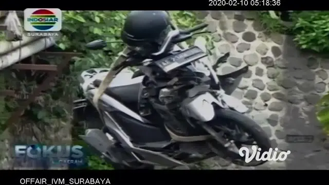 VIDEO: 2 Pemotor Terjun ke Sungai di Magetan, Alami Luka Parah