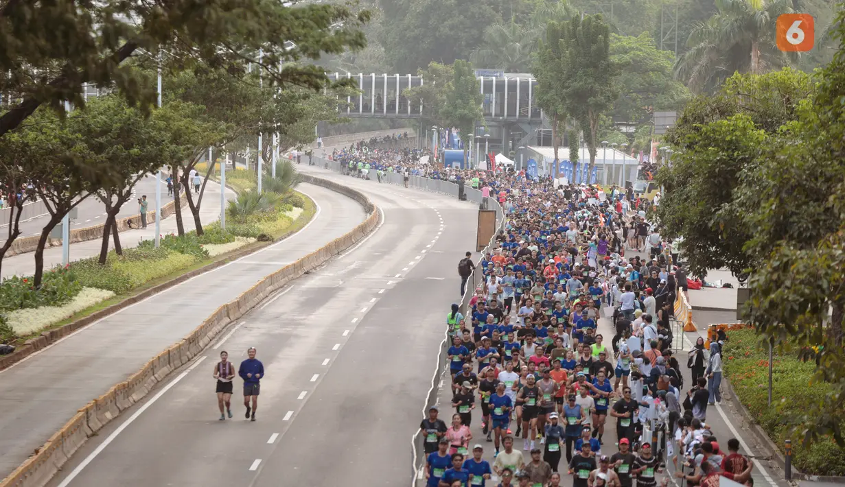 Ribuan peserta mengikuti Jakarta Running Festival (JRF) 2026 di kawasan Jalan Jenderal Sudirman, Jakarta, Sabtu (24/10/2026). Ajang lari yang berlangsung pada 24–25 Oktober 2026 ini menghadirkan kategori 5K, 10K, half marathon, dan full marathon. JRF 2026 diikuti lebih dari 37.000 pelari dari 48 negara, termasuk sekitar 1.000 pelari internasional serta 500 komunitas lari. (KLY/Budy Santoso)