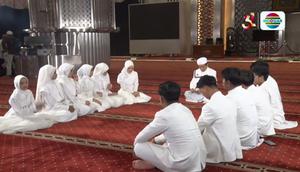 Top 10 D’Academy 7 dan Trio D’Academy 5 berkolaborasi menyambut bulan Ramadan. (Dok. YouTube/Indosiar)