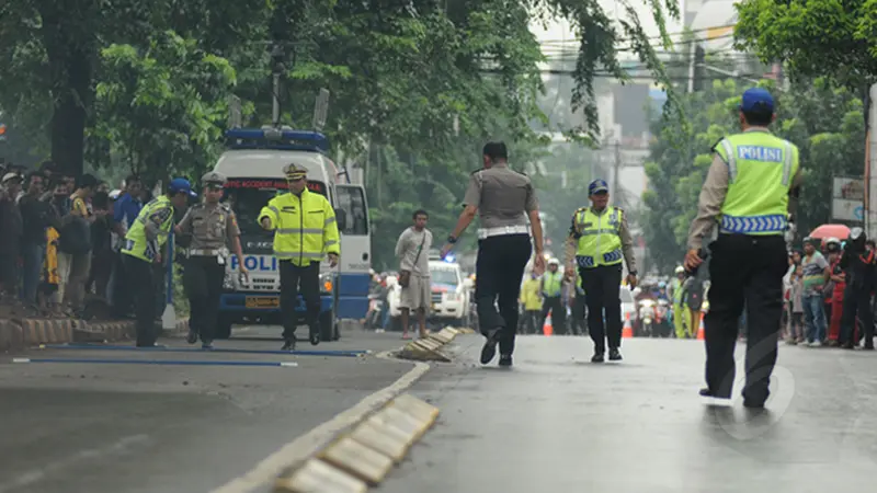 Olah TKP Kedua Lokasi Tabrakan Maut Outlander