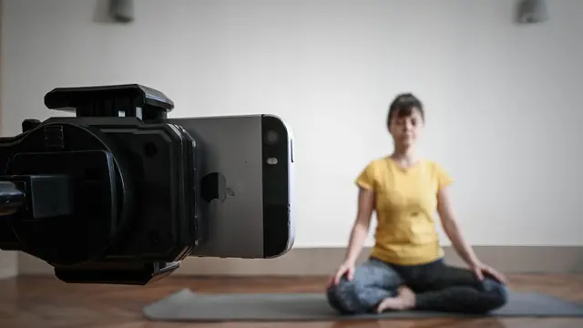 Meski Lockdown, Guru Yoga di Paris Tetap Mengajar Secara Online
