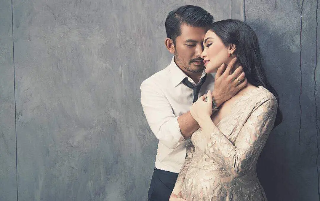 Atiqah Hasiholan dan Rio Dewanto