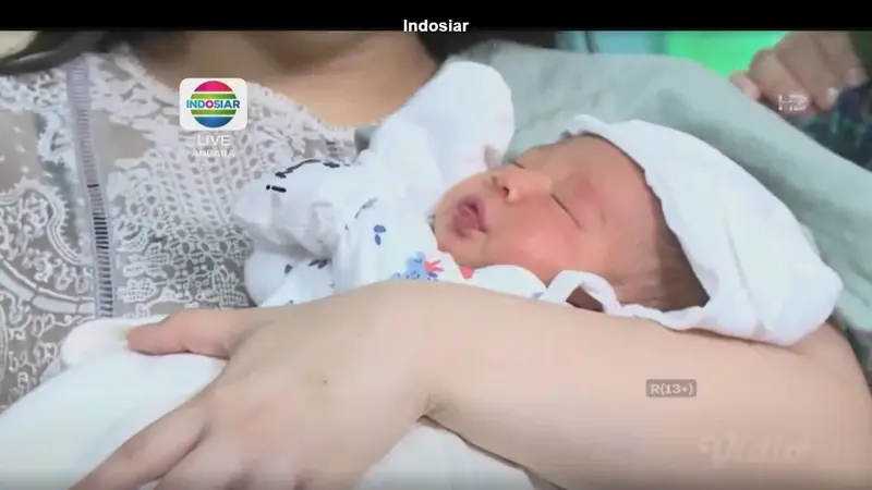 Wajah Baby R anak kedua Raffi Ahmad dan Gigi