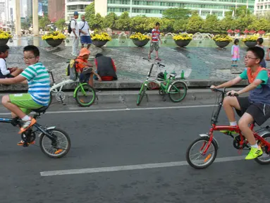 Suasana Car Free Day di Bundaran HI, Jakarta, Minggu (21/6). Pada Bulan Puasa ini suasana di CFD sepi pengunjung dikarenakan sebagian umat muslim menjalankan ibadah puasa. (Liputan6.com/Herman Zakharia)