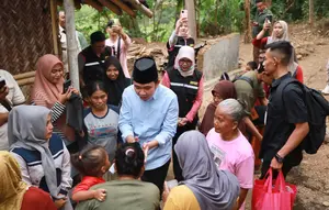 Blusukan ke Pelosok Jember, Bupati Dengar Keluhan Warga soal Jalan