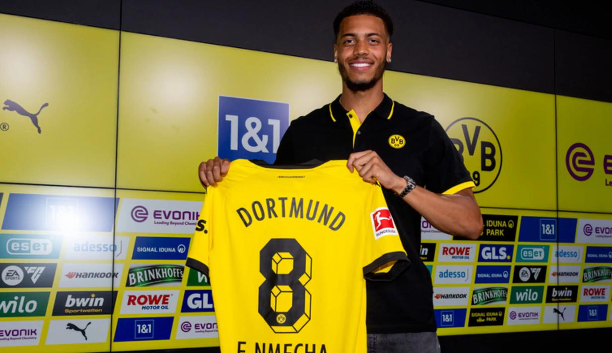 Felix Nmecha didatangkan Borussia Dortmund dari sesama klub Liga Jerman, VfL Wolfsburg pada bursa transfer musim 2023/2024 dengan mahar sebesar 30 juta euro atau setara Rp500 miliar. Melalui Kesepakatan yang terjadi pada 3 Juli 2023, Manuel Ugarte terikat kontrak selama 5 tahun hingga 30 Juni 2028. (www.bvb.de)