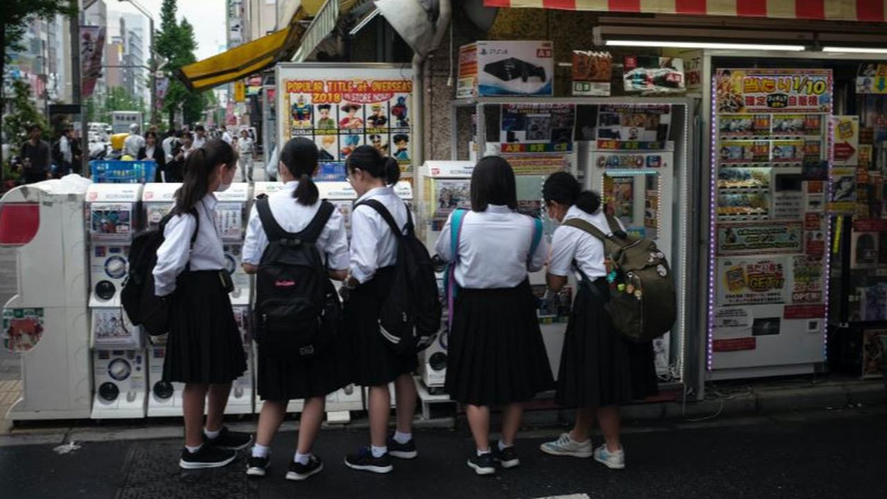 Sebuah Perusahaan Tawarkan Wisata Jadi Mahasiswa Jepang bagi Turis Asing