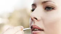 Apa Anda Sudah Ikuti 4 Cara Pakai Lipstik dengan Benar Ini?