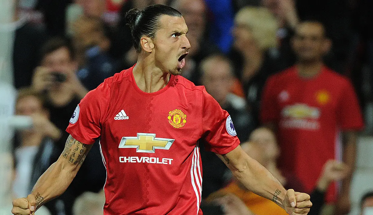 Zlatan Ibrahimovic resmi berstatus tanpa klub sejak 1 Juli 2017. Cidera dan usia yang telah mencapai 35 tahun membuat Manchester United enggan memperpanjang kontrak Ibrahimovic yang habis pada 30 Juni 2017. (EPA/Peter Powell)