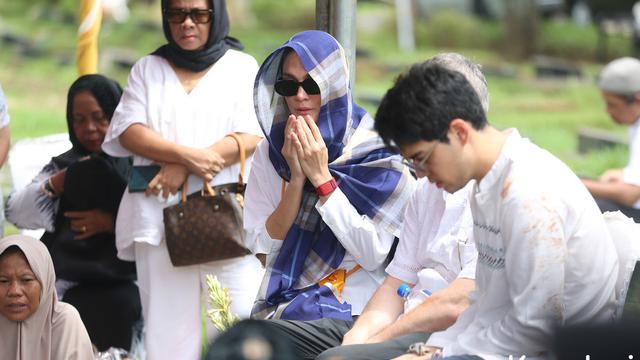 Pemakaman ibu Maxime Bouttier