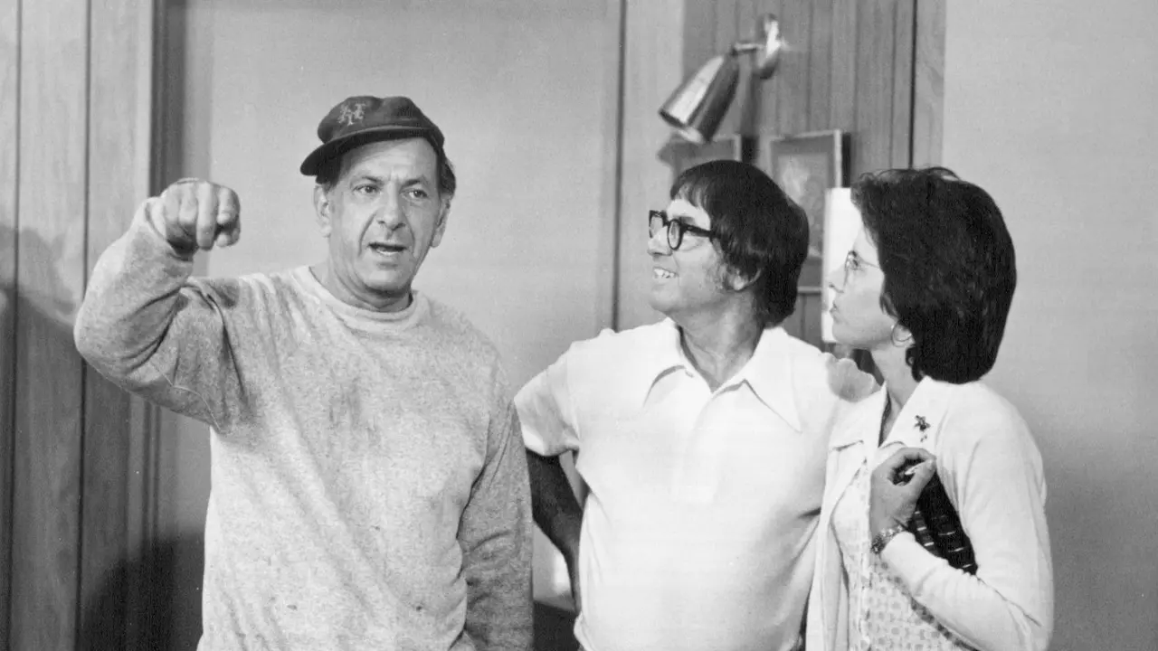 Bobby Riggs (tengah) dan Billy Jean King (kanan) bersama Jack Klugman (kiri) (Wikimedia Commons)