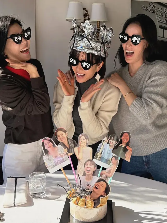 Son Ye Jin Rayakan Usia ke-44 dengan tampilan cute. [@yejinhand]